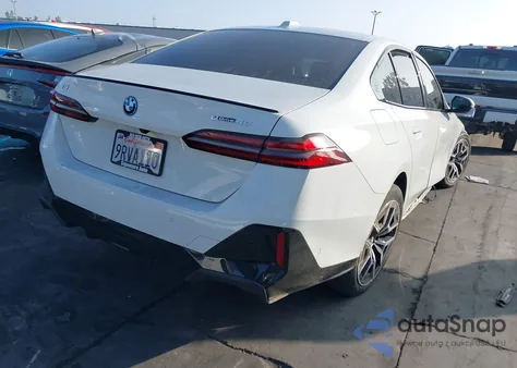 2025 BMW I5 Edrive40 z USA, uszkodzony, nr VIN WBY33FK01SCT61466